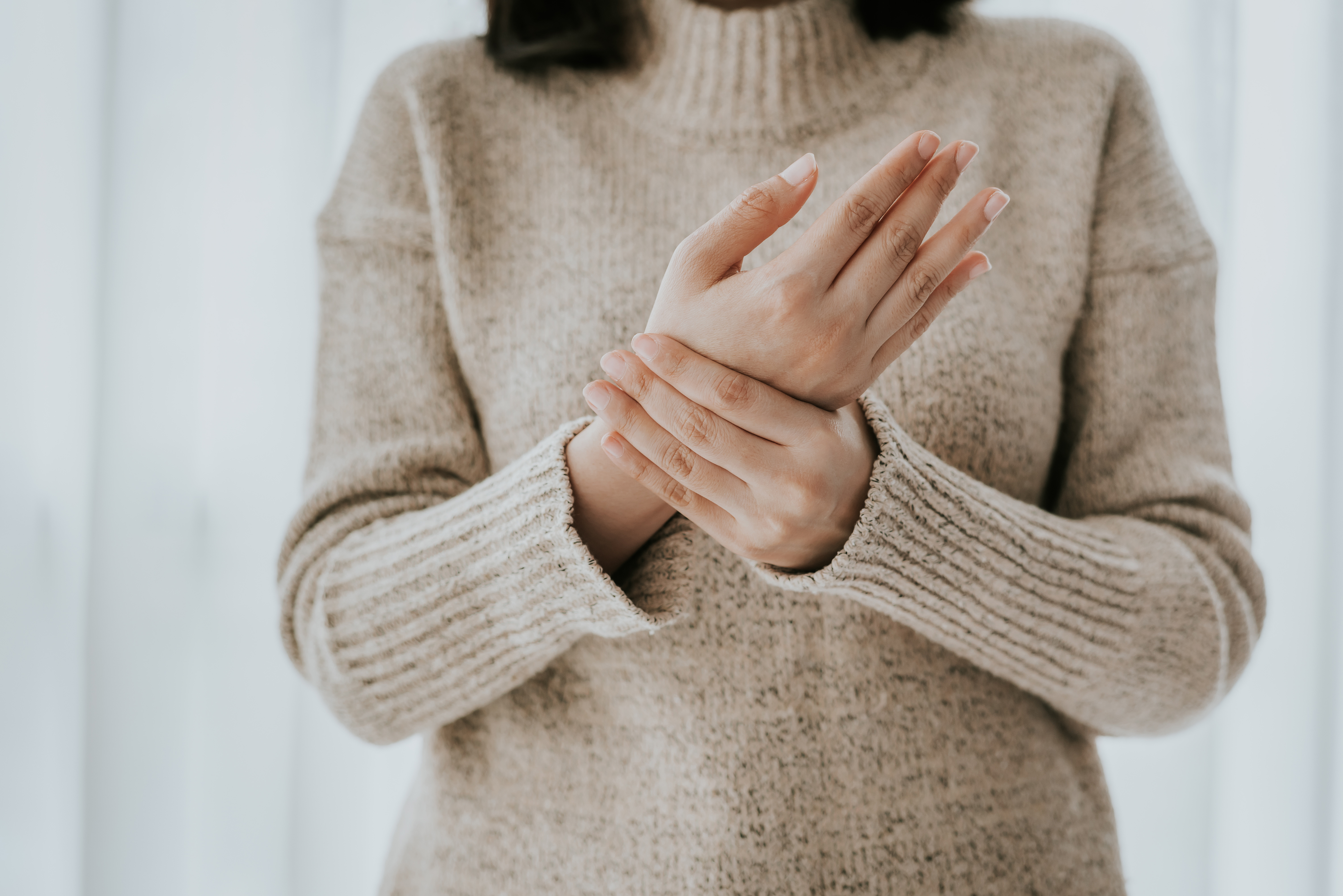 Découvrez des conseils simples et efficaces à prendre en compte pour soulager l'inflammation des articulations © interstid, Adobe Stock
